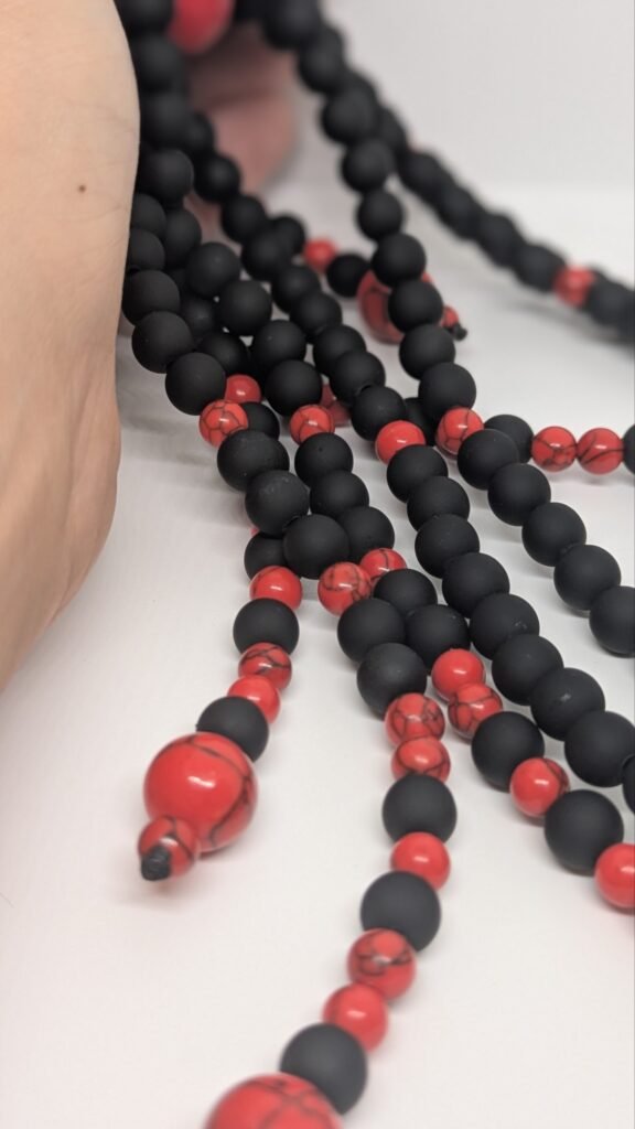 Juzu realizzato in Malachite Rossa e Legno rivestito in silicone
